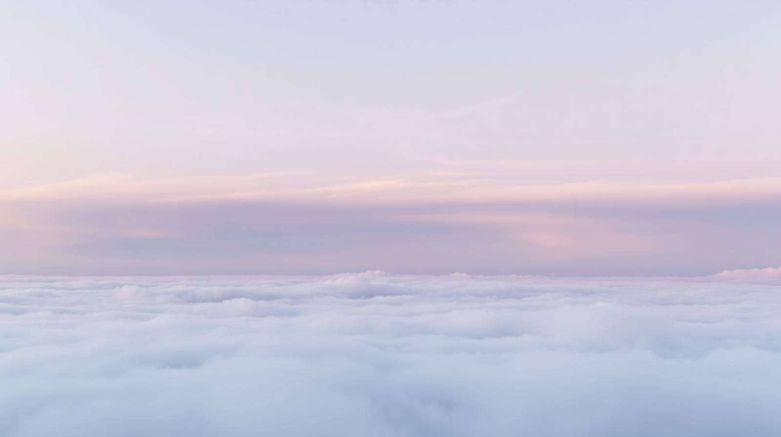 Calm horizon of clouds